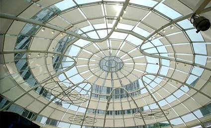 電動(dòng)天棚簾讓您建筑一鍵遮天蔽日